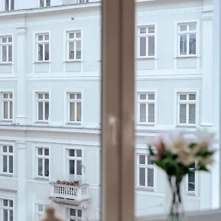 公寓 Wilcza 3 Blue - 260 Metrow Od Ambasady - Better 华沙