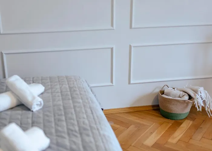 Wilcza 3 Blue - 260 Metrow Od Ambasady - Better * Varşova