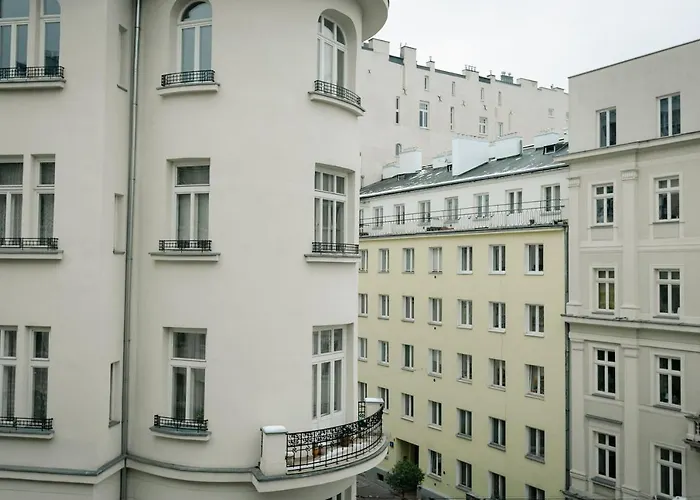 Wilcza 3 Blue - 260 Metrow Od Ambasady - Better