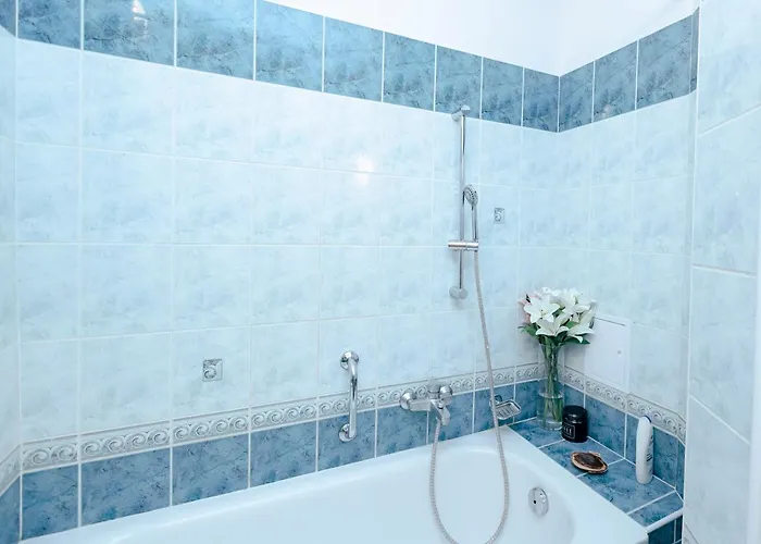 Wilcza 3 Blue - 260 Metrow Od Ambasady - Better *